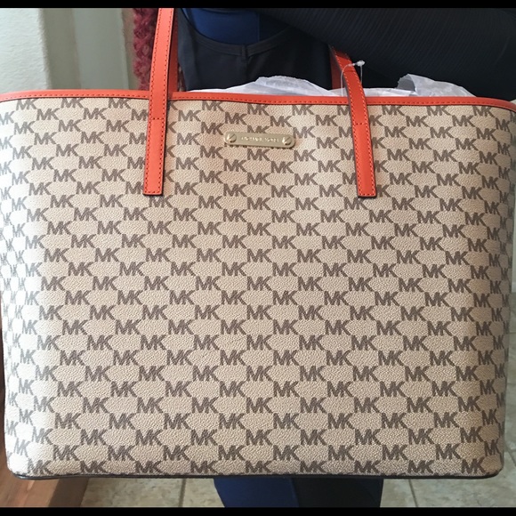 Michael Kors Emery Large Tote - Picture 5 of 8